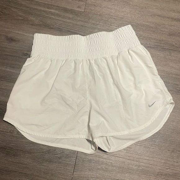 Nike Women's One Dri-FIT Ultra High-Waisted 3" Brief-Lined Shorts SZ XL - Picture 1 of 8